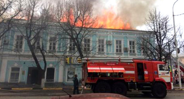 Пожар в поликлиннике Новочеркасска. 29 ноября 2016 г. Фото http://www.donnews.ru/