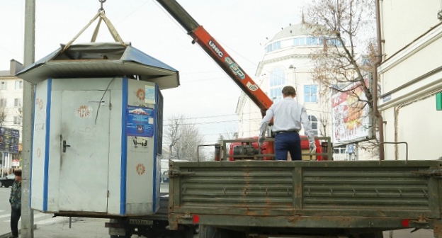 Снос киоска в Нальчике. Фото: Admnalchik.ru