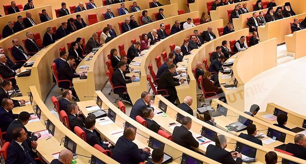 Парламент Грузии © Sputnik / Alexander Imedashvili
Фото: http://sputnik-georgia.ru/society/20161207/234099376/Parlament-Gruzii-legalizuet-nezakonno-poluchennye-pensii-i-socpomoshh.html