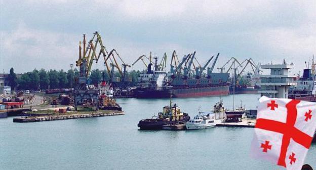 Порт Поти. Фото http://wikimapia.org/5345760/ru/M%D0%BE%D1%80%D1%81%D0%BA%D0%BE%D0%B9-%D0%BF%D0%BE%D1%80%D1%82-%D0%9F%D0%BE%D1%82%D0%B8#/photo/958393