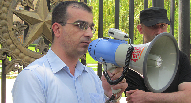 Член движения «Вставай, Армения!» Давид Ованнисян. Фото Тиграна Петросяна для "Кавказского узла"