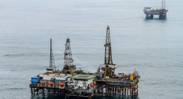 Нефтесборный пункт. Азербайджан. Фото http://ru.apa.az/ekonomika-azerbaydjana/energetika_i_promyshlennost_azerbaydjana/socar-v-svyazi-s-proisshestviem-na-kaspii-sozdan-shtab.html