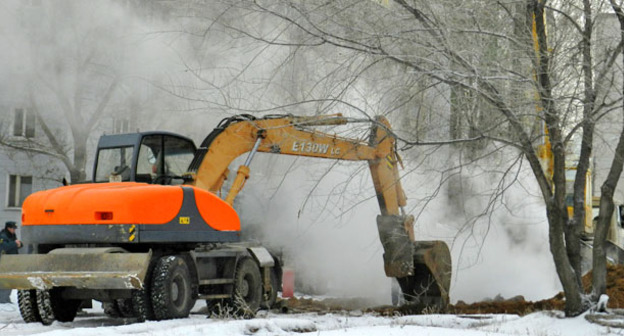 Прорыва теплопровода в микрорайоне "Жилгородок" Дзержинского района Волгограда. 14 декабря 2016 г. Фото Татьяны Филимоновой для "Кавказского узла"