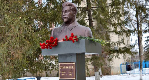 Бюст Сталина установлен в селе Куйбышево Ростовской области. Фото http://www.1rnd.ru/news/1486031