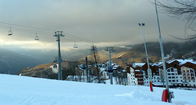 Вид на гондолу "Олимпия" и Роза Плато. Красная Поляна. Фото Светланы Кравченко для "Кавказского узла.