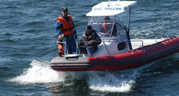 На месте крушения Ту-154 работают суда поисково-спасательного отряда МЧС. Фото: МЧС России