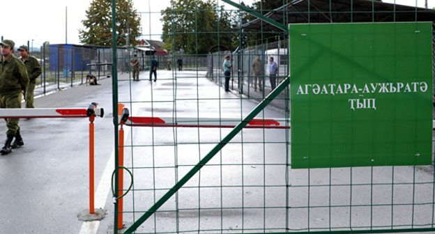 Пограничный пункт Ингур в Гальском районе Абхазии. Фото Sputnik/Сергей Пятаков http://sputnik-abkhazia.ru/Abkhazia/20161228/1020156311/abxaziya-zakroet-dva-punkta-propuska-na-granice-s-gruziej.html