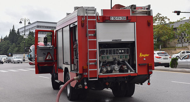 Пожарная машина в Азербавйджане Фото © Sputnik / Murad Orujov
http://ru.sputnik.az/incidents/20161227/408246488/vzryv-gazoprovod-snagachaly-sokar-gosneftekompanija.html