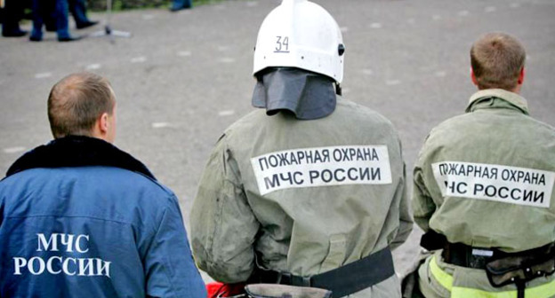 Сотрудники МЧС России. Фото: Геннадий Аносов / Югополис