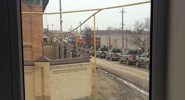 Спецтехника на окраине села Цоци-Юрт. Фото Корреспондента "Кавказского узла" 