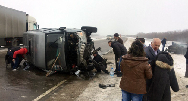 На место ДТП Фото http://bloknot-volgograd.ru/news/v-dtp-s-marshrutkoy-i-vaz-2110-na-trasse-pod-volgo-807985?sphrase_id=195784