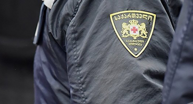 Эмблема полиции Грузии. Фото © Sputnik / Alexander Imedashvili  https://sputnik-georgia.ru/georgia/20170111/234509633/Policija-vynesla-rostki-konopli-iz-ofisa-Girchi.html