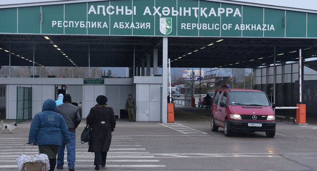 Абхазо-российская граница. Фото © Sputnik. Томас Тхайцук
 http://sputnik-abkhazia.ru/Abkhazia/20170113/1020224746/bolee-150-tysyach-chelovek-peresekli-rossijsko-abxazskuyu-granicu-v-prazdniki.html