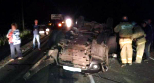 На месте ДТП. Фото http://bloknot-stavropol.ru/news/dva-gruzovika-i-dve-legkovushki-stolknulis-na-stav