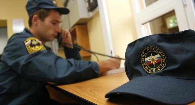 Фуражка сотрудника МЧС. Фото Владимир Аносов / Югополис, http://www.yugopolis.ru/news/v-kubanskom-poselke-propal-rebenok-100078