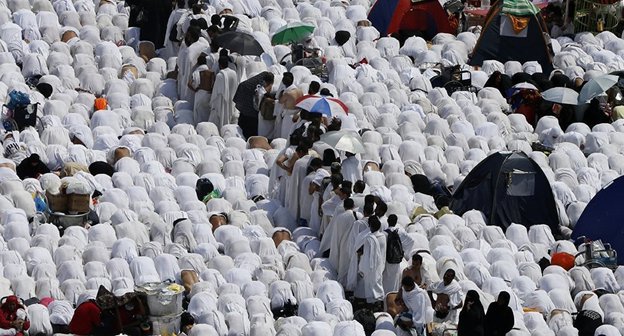 Поломники в Мекке. Фото © Foto: kyrtag.kg
 https://ru.sputnik.az/health/20160907/406991076/tureckie-palomniki-massovo-zaradajutsja.html