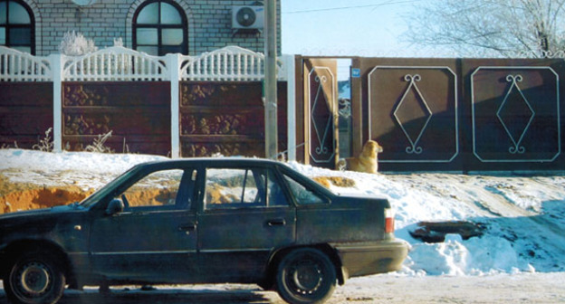 Въезд во двор дома жителя Гумрака после реконструкции трассы. Фото Татьяны Филимоновой для "Кавказского узла"