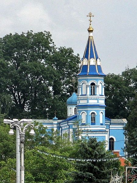 На улице Войкова расположен старейший православный храм Владикавказа. Фото: https://ru.wikipedia.org/wiki/%D0%A5%D1%80%D0%B0%D0%BC_%D0%A0%D0%BE%D0%B6%D0%B4%D0%B5%D1%81%D1%82%D0%B2%D0%B0_%D0%9F%D1%80%D0%B5%D1%81%D0%B2%D1%8F%D1%82%D0%BE%D0%B9_%D0%91%D0%BE%D0%B3%D0%BE%D1%80%D0%BE%D0%B4%D0%B8%D1%86%