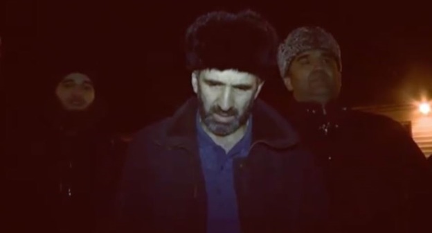 Предположительно, отец Магомеда Рашидова. Шали, 30 января 2017 года. Скриншот из видео с официальной страницы главы Чечни Instagram.com/kadyrov_95/
