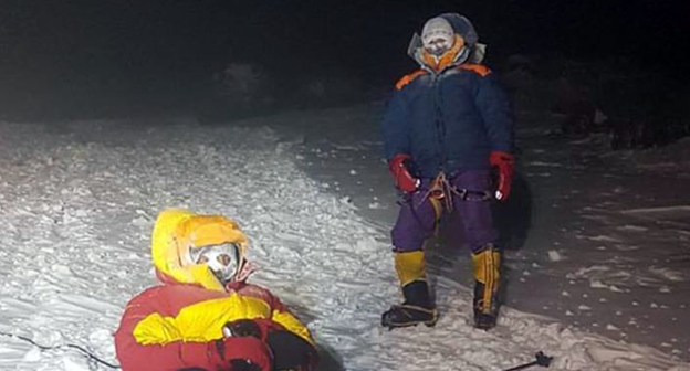 Спасатели в горах. Фото https://www.facebook.com/pressmchskbr/photos/a.1630053557226214.1073741826.1630053507226219/1902273996670834/?type=3&theater