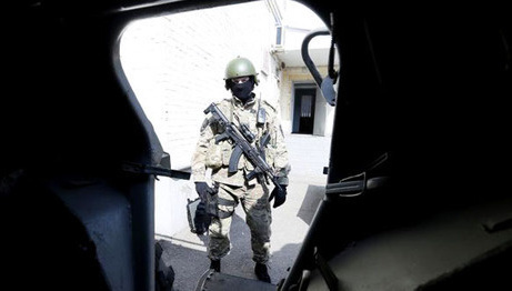 Сотрудник силовых структур. Фото: Геннадий Аносов / Югополис