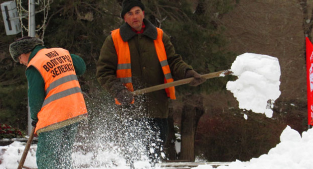 Уборка снега. Волгоград. Фото Вячеслава Ященко для "Кавказского узла"