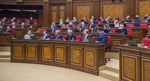 Заседание парламента Армении. Фото © Sputnik/ Asatur Yesayants
 https://ru.armeniasputnik.am/armenia/20170202/6269465/prezident-armenii-tozhe-ne-izbezhit-ehkzamena-po-armyanskomu-yazyku.html