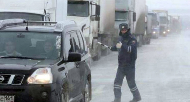 Буран. Фото http://bloknot-rostov.ru/news/snezhnyy-buran-paralizoval-dvizhenie-transporta-na-814991