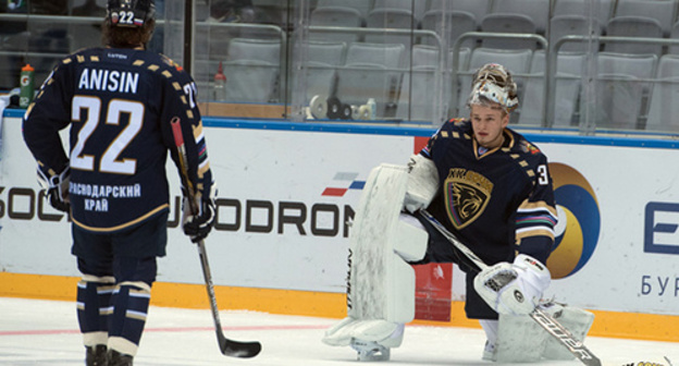 Игроки хоккейного клуба "Сочи". Фото: http://hcsochi.ru/media_show.asp?type=1&id=103#11

