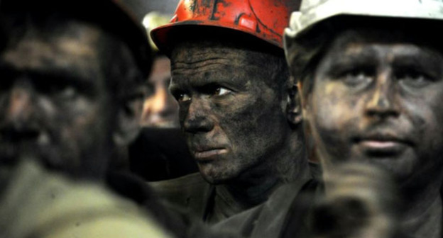 Шахтеры. Гуково. Фото http://privet-rostov.ru/gorod/11787-gubernator-problema-byvshih-rabotnikov-kompanii-kingkoul-rassmatrivaetsya-na-federalnom-urovne.html