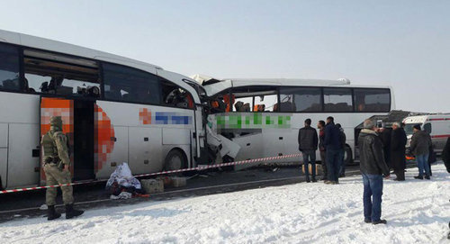 На месте ДТП. Фото sozcu.com.tr
https://ru.sputnik.az/incidents/20170220/409008643/dtp-turcija-avtobusy-pogibshie-azerbajdzhancy.html