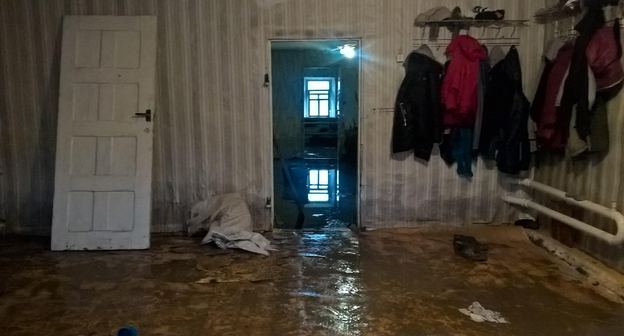 Комната в одном из подтопленных в Элисте домов. Фото Бадмы Бюрчиева для "Кавказского узла".