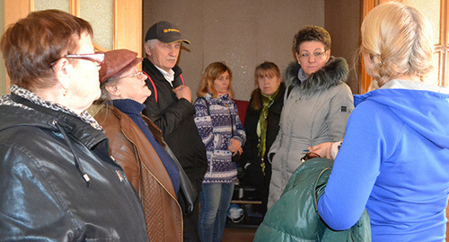 Вместо пристава в квартиру Дьяковых пришли общественники, представители различных движений и партий Фото Светланы Кравченко для "Кавказского узла" Вместо пристава в квартиру Дьяковых пришли общественники, представители различных движений и партий Фото Светланы Кравченко для "Кавказского узла"