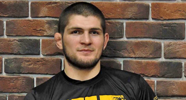 Хабиб Нурмагомедов. Фото http://www.riakchr.ru/khabib-nurmagomedov-my-ne-imeem-prava-dratsya-na-ulitse-nashi-ruki-eto-kholodnoe-oruzhie/