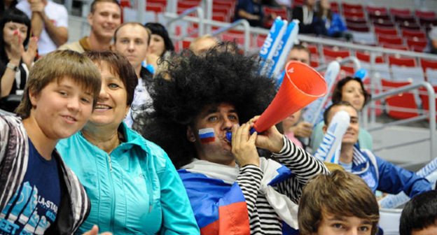 Фанаты на трибунах. Фото © Нина Зотина, ЮГА.ру