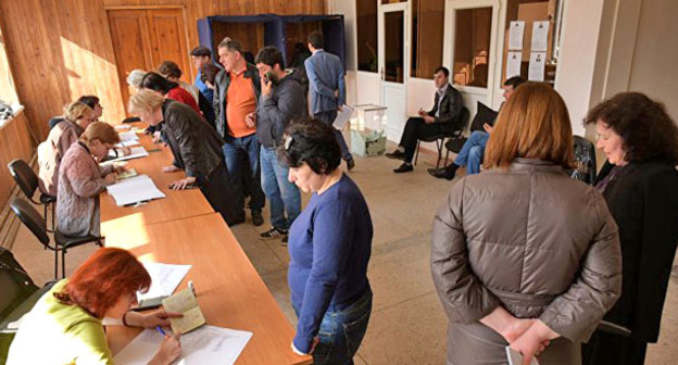 Парламентские выборы в Абхазии. На одном из избирательных участков. 12 марта 2017 г. Фото: Sputnik/Томас Тхайцук