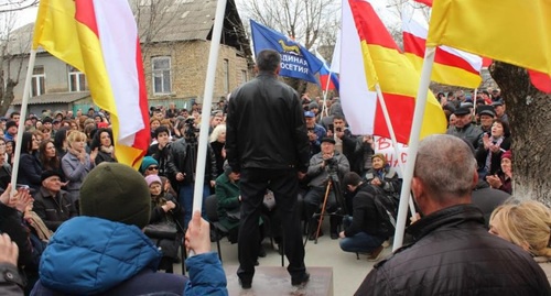 Анатолий Бибилов в ходе выступления на митинге в Цхинвале. Цхинвал, 16 марта 2017 года. Фото: Zarina Sanakoeva, RFE/RL