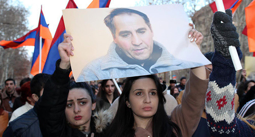 Шествие протестующих после смерти активиста Артура Саргсяна жителей Еревана. 16 марта 2017 г. Фото 
Тиграна Петросяна для "Кавказского узла"