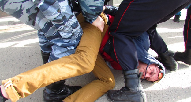 Задержание волгоградского оппозиционера Николая Беликова. Волгоград, 26 марта 2017 года. Фото Вячеслава Ященко для "Кавказского узла"