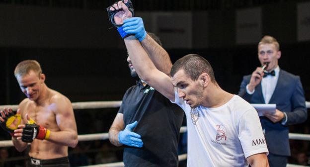 Альберд Жапуев . Фото http://kbrria.ru/sites/default/files/field/image/gladiator_iz_nalchika_nokautiroval_sopernika_na_turnire_po_mma.jpg