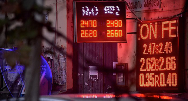 Обменный пункт в Грузии. Фото © Sputnik / Alexander Imedashvili
 https://sputnik-georgia.ru/economy/20170318/235241875/Kurs-lari-na-vyhodnye-24817-GEL1.html