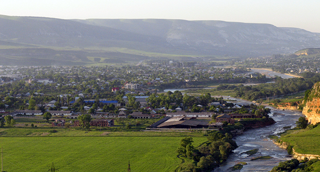 Хабезский район Карачаево-Черкесии. Фото http://www.riakchr.ru/v-karachaevskom-rajone-sostoyalas-inspektsionnaya-poezdka-po-adresam-neplatelshchikov-za-elektroenergiyu/?browser=standard