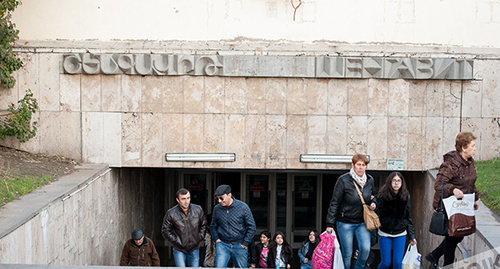 Выход из метро в Ереване. Фото Sputnik/ Asatur Yesayants
https://ru.armeniasputnik.am/armenia/20170405/6922687/policiya-armenii-usilila-kontrol-v-erevanskom-metro.html