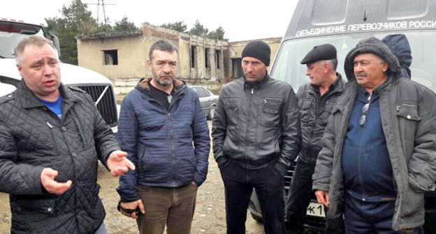 Дальнобойщики КЧР встретились с председателем Объединения перевозчиков России Андреем Бажутиным. 9 апреля 2017 г. Фото Аси Капаевой для "Кавказского узла"