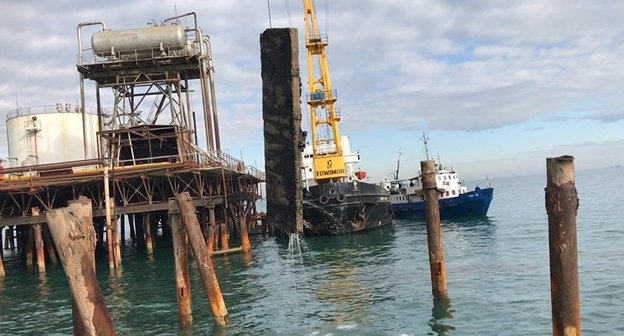 Нефтяная платформа на Каспии Foto: ardda.gov.az
https://ru.sputnik.az/incidents/20170409/409730412/kaspij-najdeno-telo-propavshie-nefjatniki.html