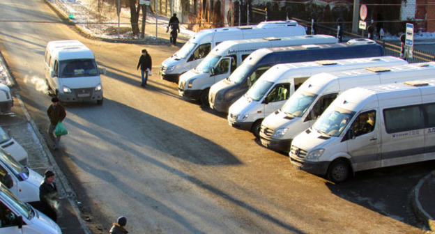 Межрайонные маршрутки у центрального вокзала Волгограда. Фото Вячеслава Ященко для "Кавказского узла"