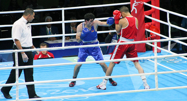 Ованес Бачков (слева) Фото © Sputnik/ Ani Mejlumyan
https://ru.armeniasputnik.am/sport/20170413/7006491/pyat-armyanskih-bokserov-poboryutsya-za-zolotye-medali-v-tbilisi.html