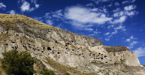 пещерный город Вардзия, Грузия. Фото Леван Gokadze https://commons.wikimedia.org/wiki/File:Cave-city_Vardzia,_Georgia_(6237386592).jpg