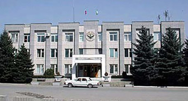 Мэрия Назрани. Фото http://images.esosedi.ru/myeriya/29656560/index.html#lat=43232488&lng=44753584&z=15&mt=1&v=1 