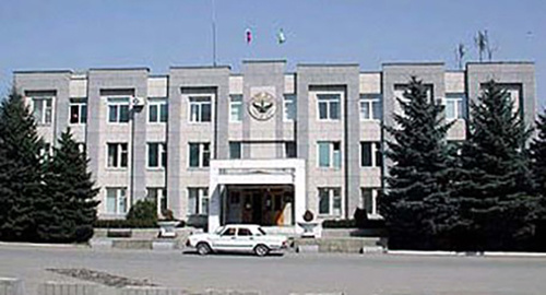 Мэрия Назрани. Фото http://images.esosedi.ru/myeriya/29656560/index.html#lat=43232488&lng=44753584&z=15&mt=1&v=1 